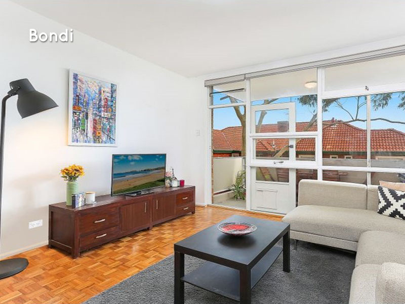 Home Buyer in Bondi Beach, Sydney - Lounge
