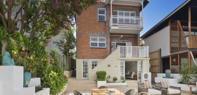 Home Buyers in Queens Park - Front