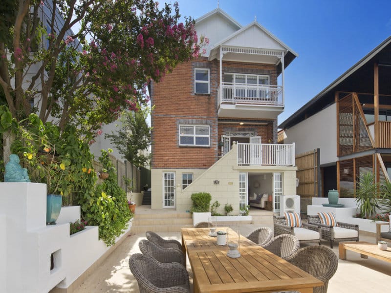 Home Buyers in Queens Park - Front