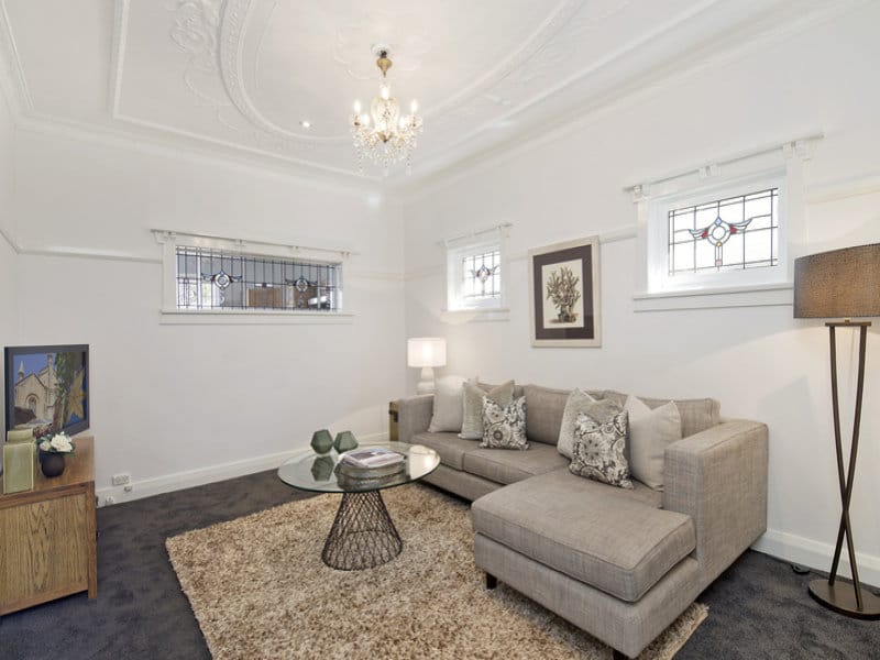 Home Buyers in Queens Park - Livingroom