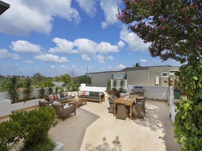 Home Buyers in Queens Park - Yard