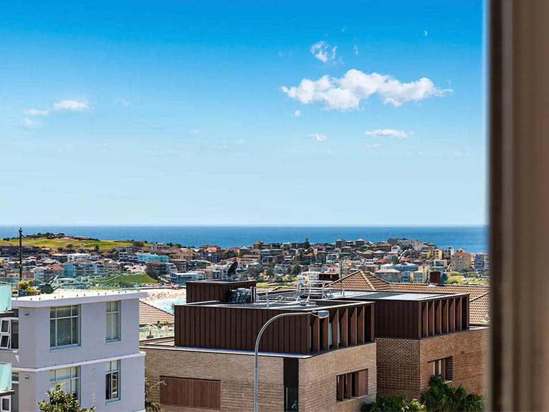 Bondi Beach Home Buyers - Outside view