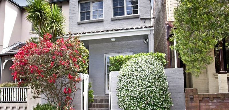 Home Buyers in Queens Park - Outside