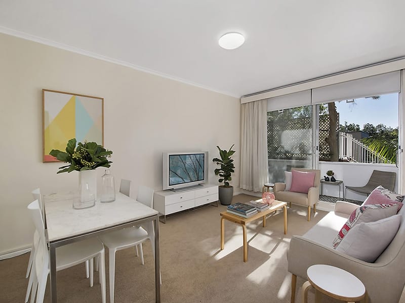 Queens Park Rd - Livingroom
