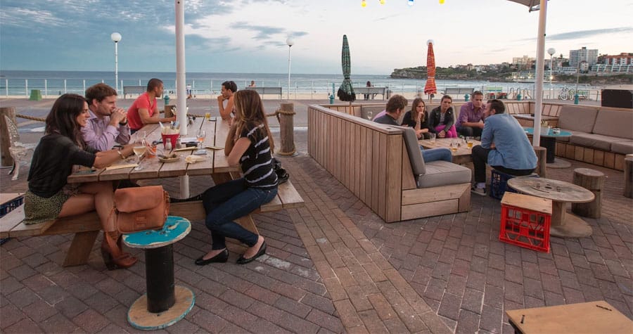 Clients receiving buying advice by Bondi Buyers Agent in Sydney